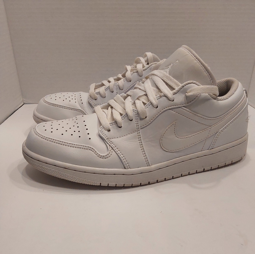 JORDAN 1 LOW TRIPLE WHITE 10M PRE-OWNED